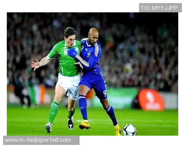 前锋足球的魅力与技巧解析：如何在比赛中发挥关键作用